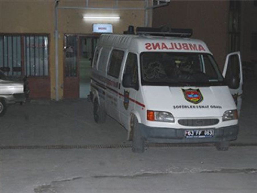Otomobiliyle 3 Kişiye Çarpıp Kaçtı