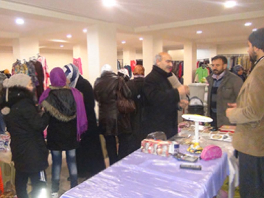 Hayır Eli Derneği Muhtaçlar Yararına Kermes Düzenledi