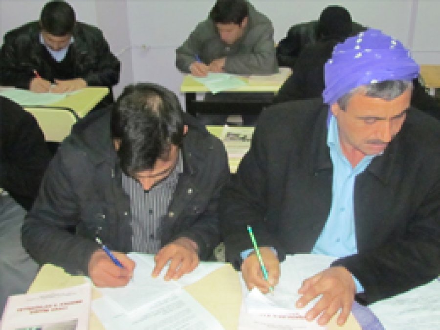 Baba Oğul Aynı Masada Okuma Yazma Öğreniyor