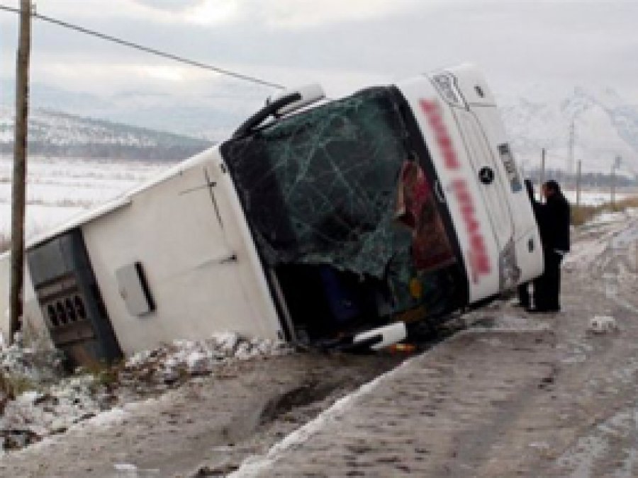 Malatya'da Yolcu Otobüsü Devrildi