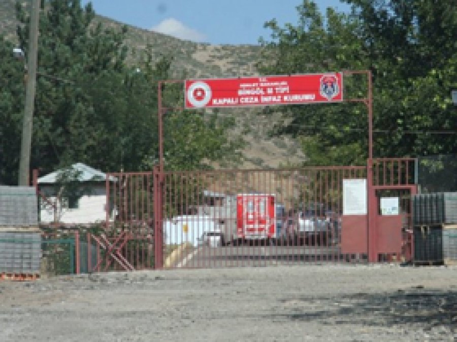 36 Gardiyan, Mahkemeye Başvurdu