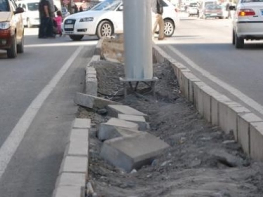 Ağrılılardan Belediyenin Düzensiz Çalışmasına Tepki