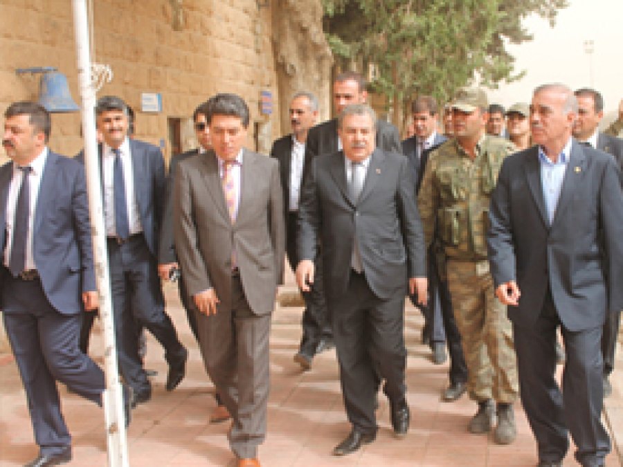 İçişleri Bakanı Sınırdaki Askerlerle Bayramlaştı