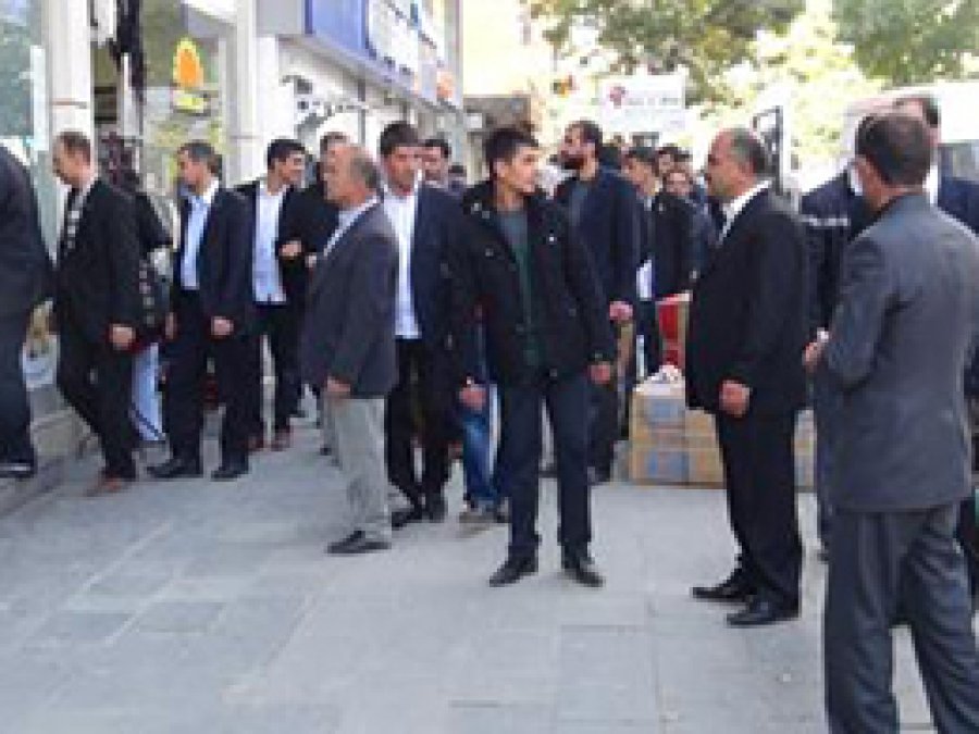 Hüda Par'lılar Esnafla Bayramlaştı