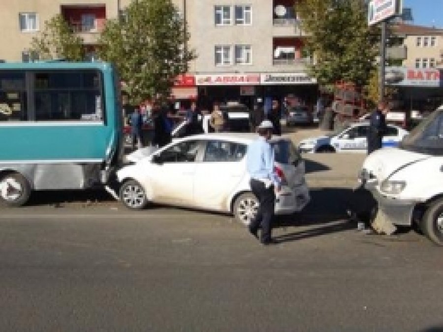 Bingöl'de Zincirleme Kaza: 3 Yaralı