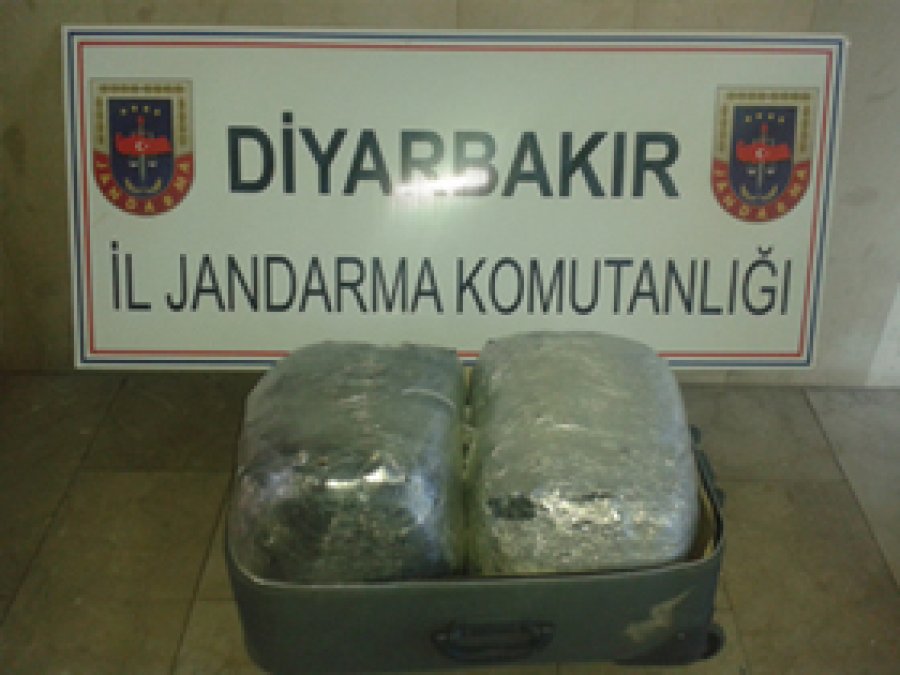 Diyarbakır'da 21 Kilogram Esrar Ele Geçirildi