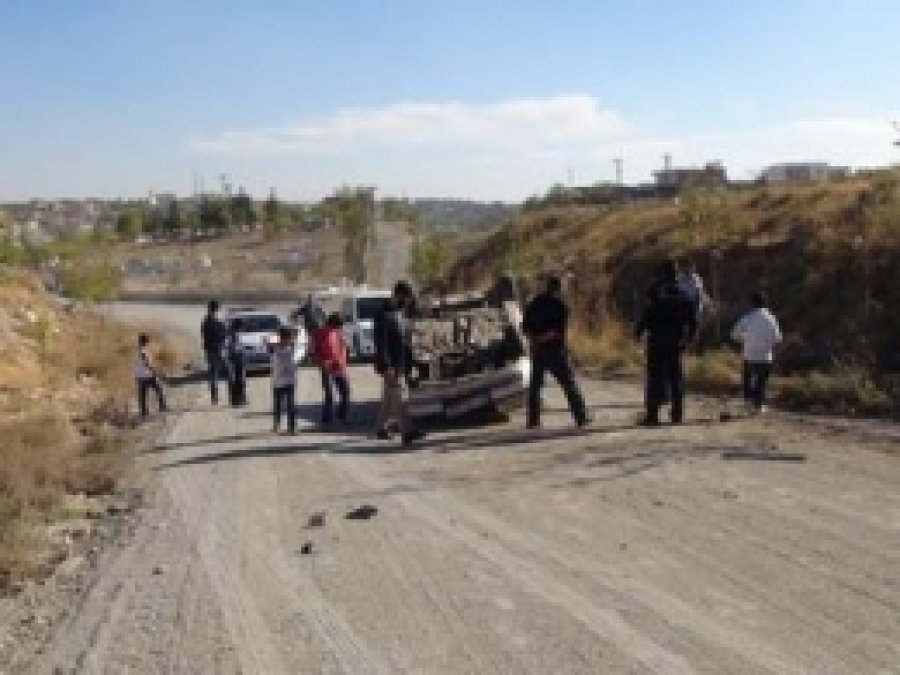 Şarampole Yuvarlanan Araçtan Burnu Kanamadan Çıktı