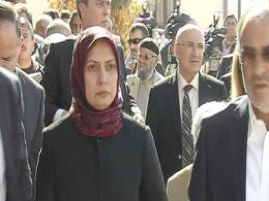 AK Partili Canan Candemir Çelik de Başörtüsü Takacak