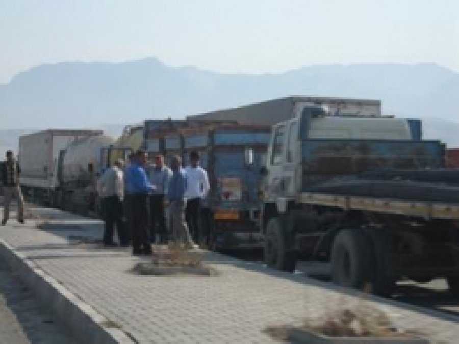 Habur'da Araç Kuyruğu 25 Kilometreyi Buldu