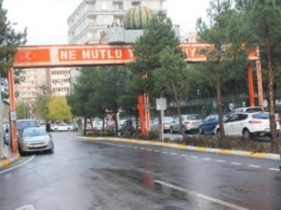 "Ne Mutlu Türküm Diyene" Yazılı Tabela Kaldırıldı