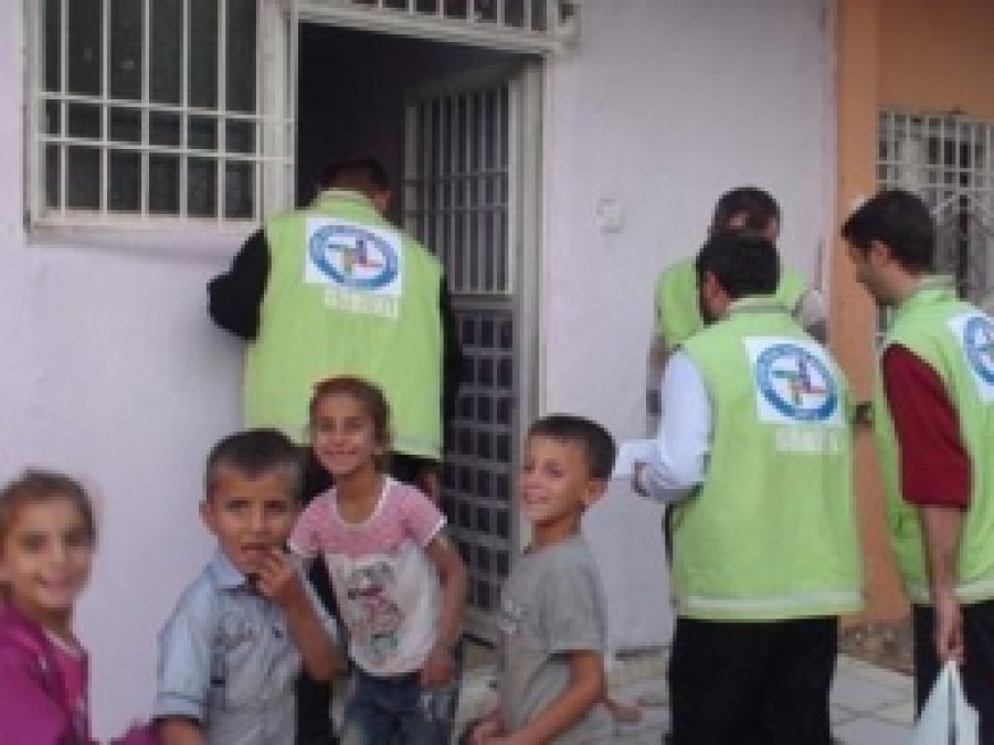 Cizre Nuh Gıda Bankası'ndan Giyim Yardımı