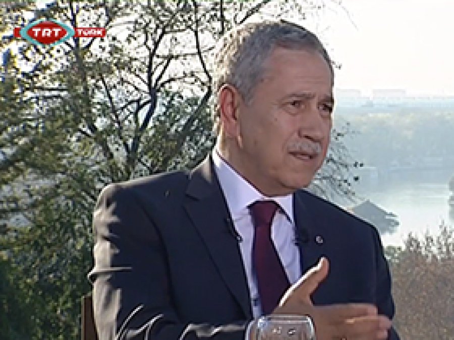 Arınç: Ben Çok Şeyi Temsil Ediyorum