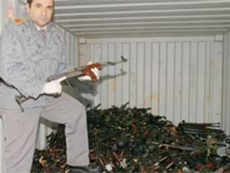 Ege'de Silah ve Patlayıcı Yüklü Gemi!