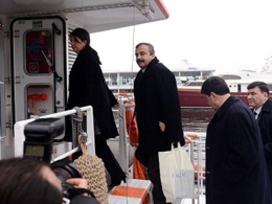 BDP ve HDP'li Milletvekilleri İmralı'ya Gitti