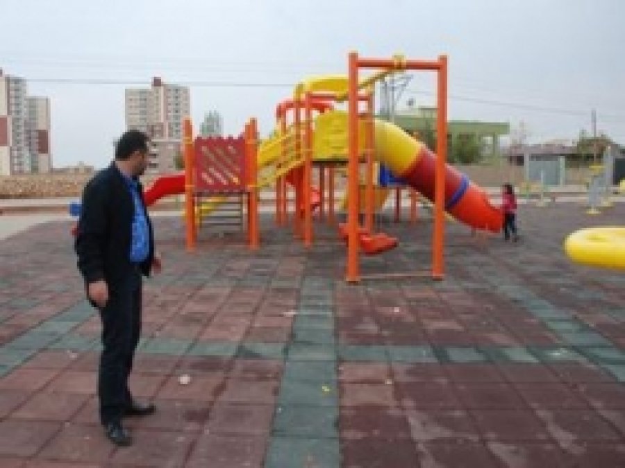 Midyat'ta Parklara Birileri Zarar Veriyor