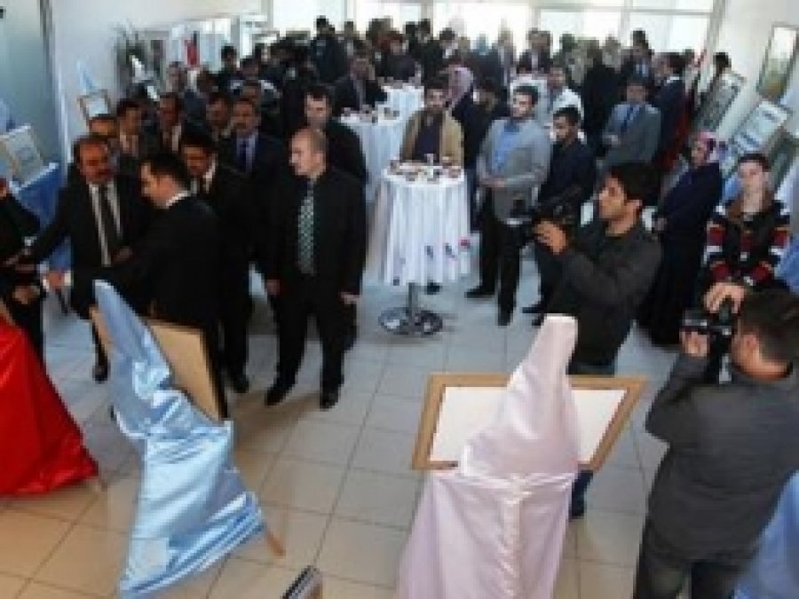 Ağrı'da Hat ve Tezhip Sergisi