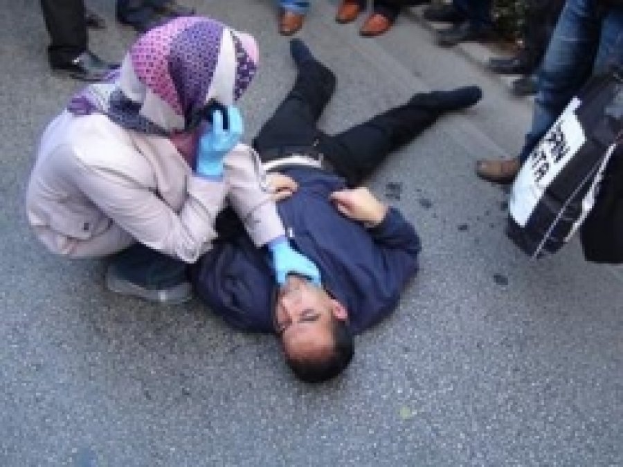 Otomobil'in Çarptığı Vatandaş Yaralandı 
