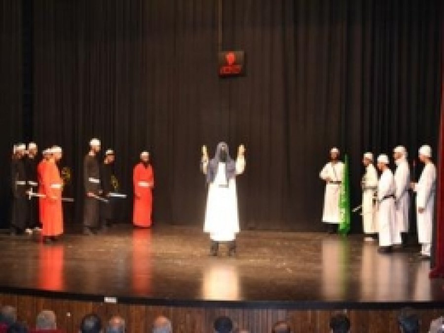 Gözyaşları İmam Hüseyin İçin 