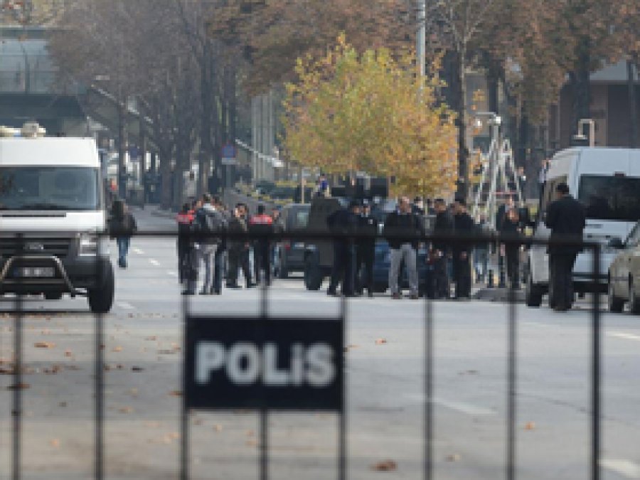 Başbakanlık Yakınında Şüpheli Alarmı