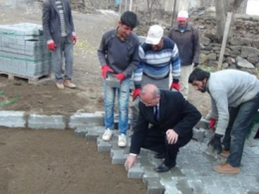 Köy Yollarında Çalışmalar Sürüyor