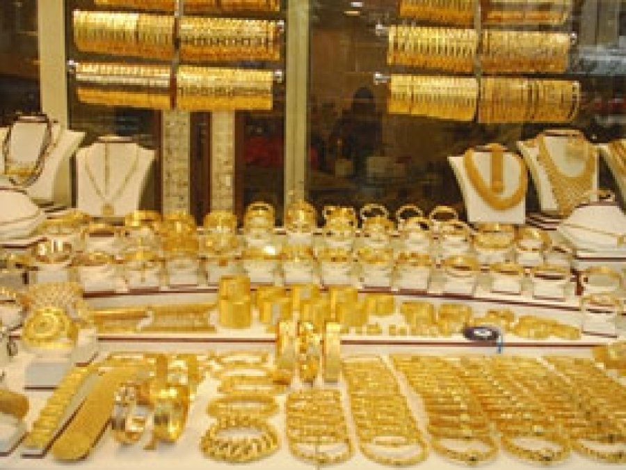 Kuyumcuyu Oyuna Getirip Bir Kilo Altını Çaldılar