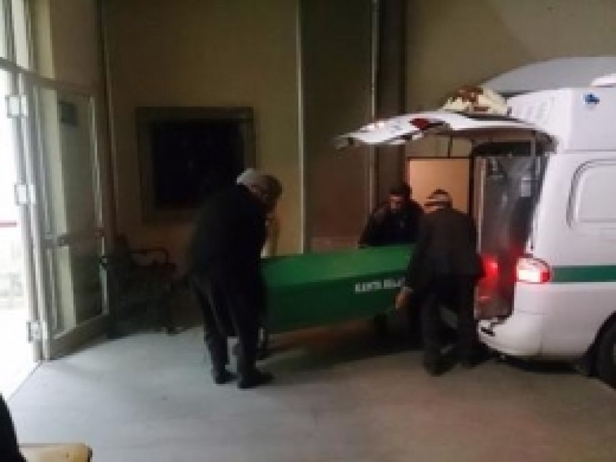Otomobil Eşeğe Çarptı: 2 Ölü