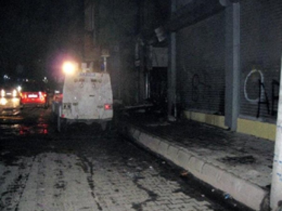 PKK'li Göstericiler, Market Yaktı