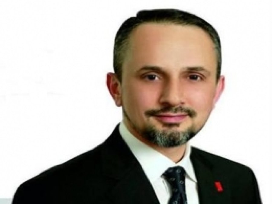 'Çağdaş Eğitim Adı Altında  Zeus Tanrısı Öğretiliyor'