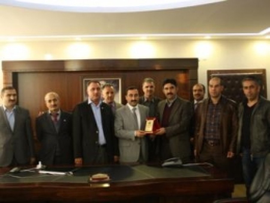 Memur-Sen'den Diyarbakır Milli Eğitim Müdürüne Plaket