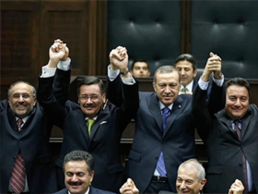 AK Parti 10 Belediye Başkanı Adayını Açıkladı