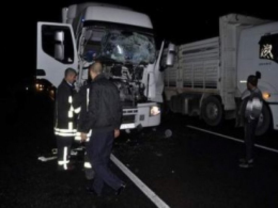 Siverek- Diyarbakır Yolunda Kaza: 2 Yaralı 