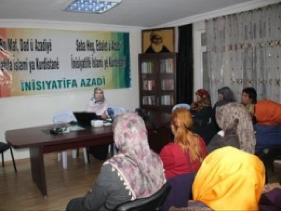 Diyarbakır'da 'Kadın ve Siyaset' Konulu Seminer