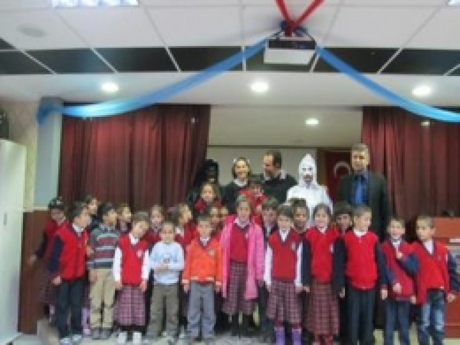 Aşı Öncesi Minik Öğrencilere Tiyatro