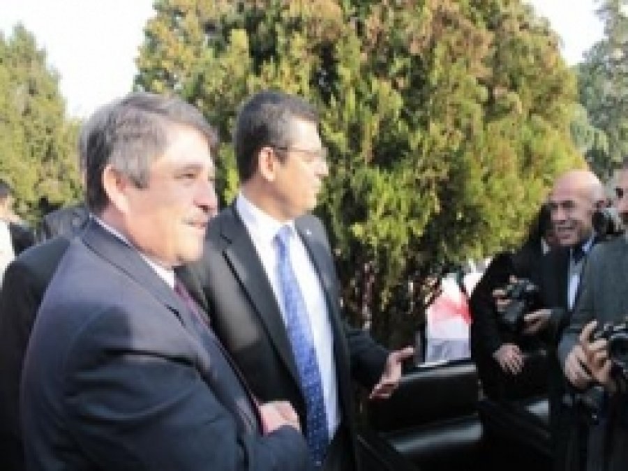 Müze Açılışında Protkol Krizi  