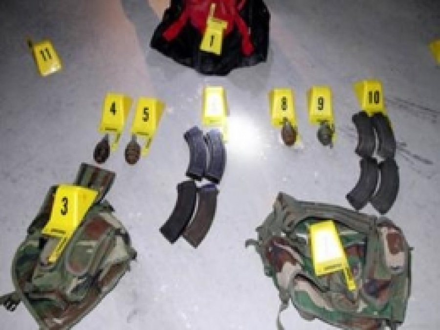 Cephaneliği Üzerinde Taşıyor