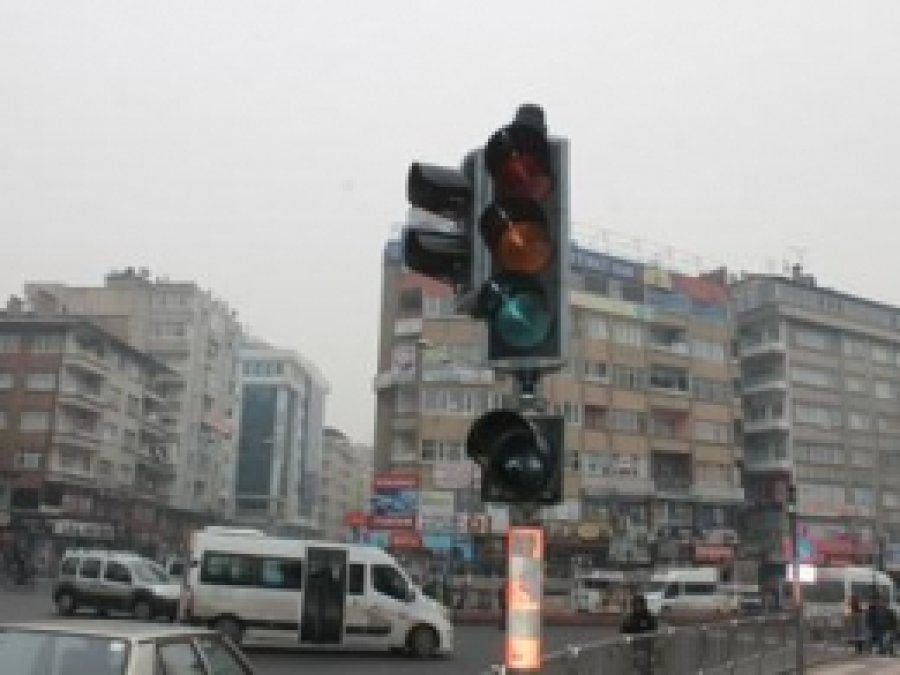 Diyarbakır'da Trafik ışıkları Neden Çalışmıyor?