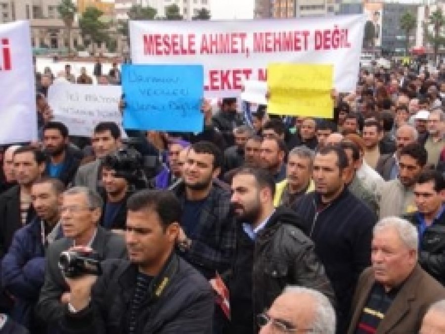 Valinin Adaylığına Halaylı Protesto 