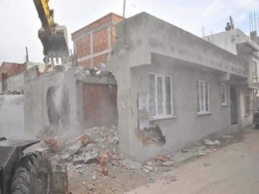Bursa'da Kaçak Yapılar Yıkılıyor 