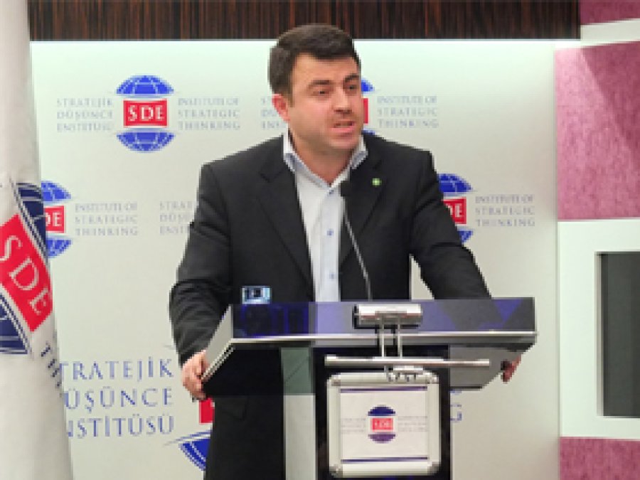 Yavuz, 'Geleceğin İnşasında Kürtler' Çalıştayında Konuştu