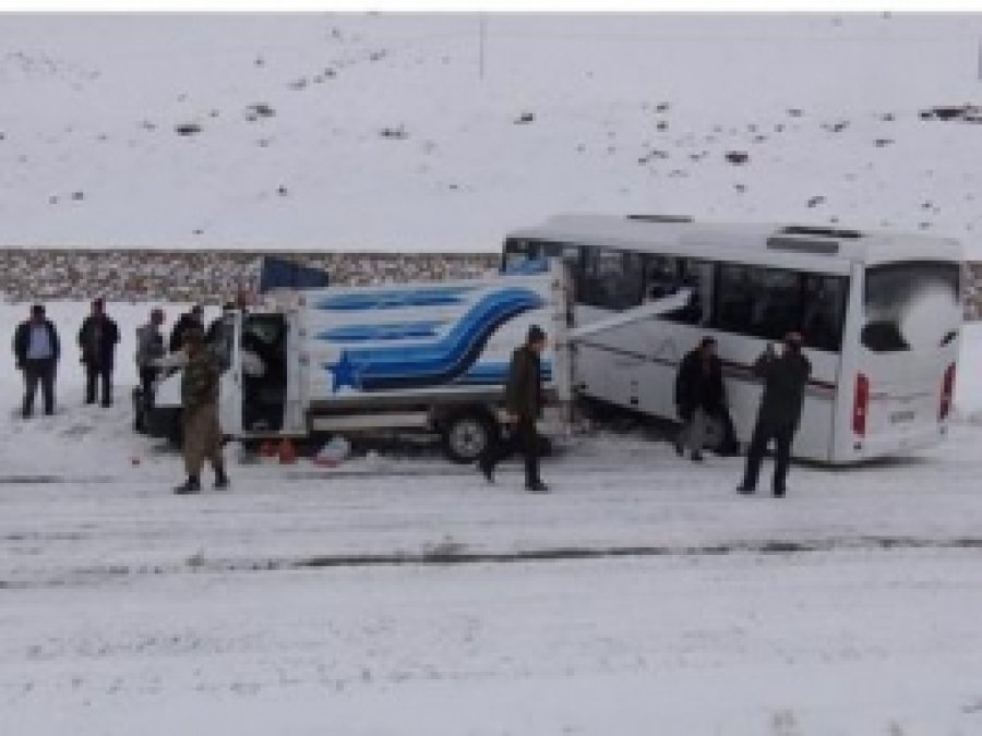Karlıova'da Trafik Kazası: Bir Ölü