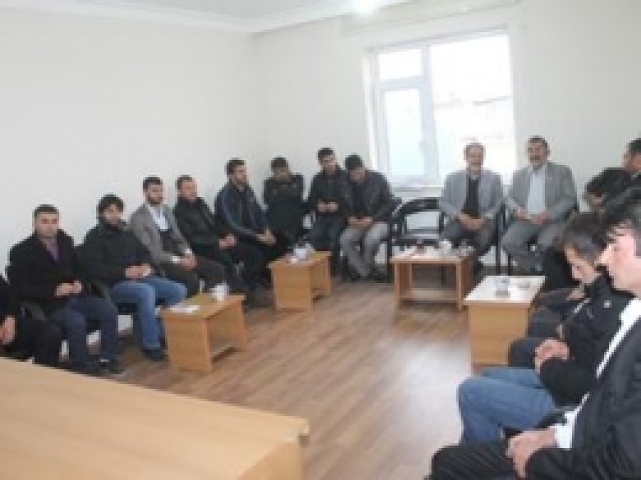 'Gelin Gençliğin Gerçek Sorunlarını Tartışalım' 