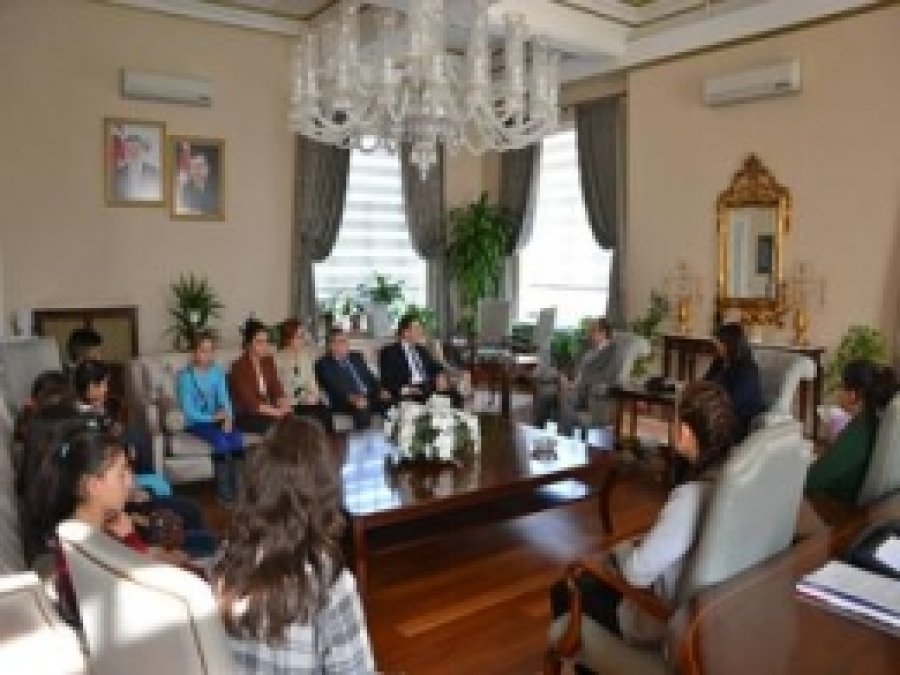 'Çocuk Ve Medya Kongresi'ne Katılan Öğrenciler Valiyi Ziyaret Etti  
