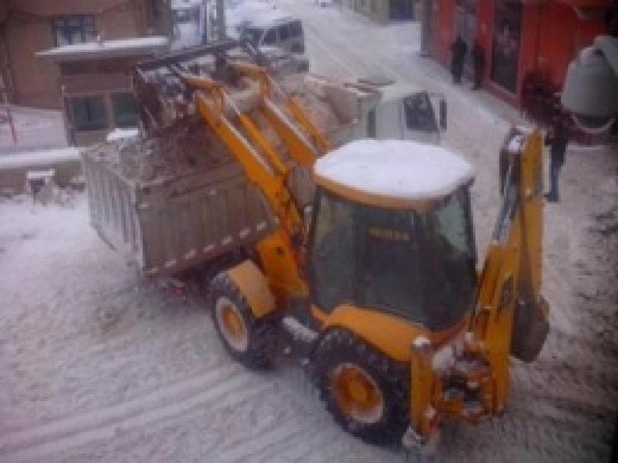 Yoğun Kar Yağışı Yaşamı Olumsuz Etkiliyor  
