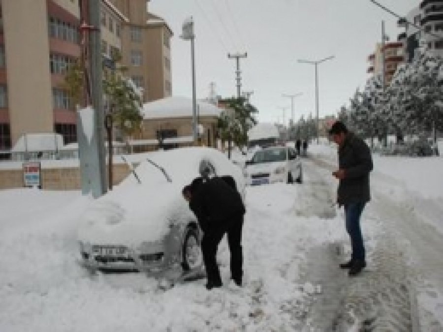 Midyat'ta Yolda Mahsur Kalan 32 Vatandaş Kurtarıldı