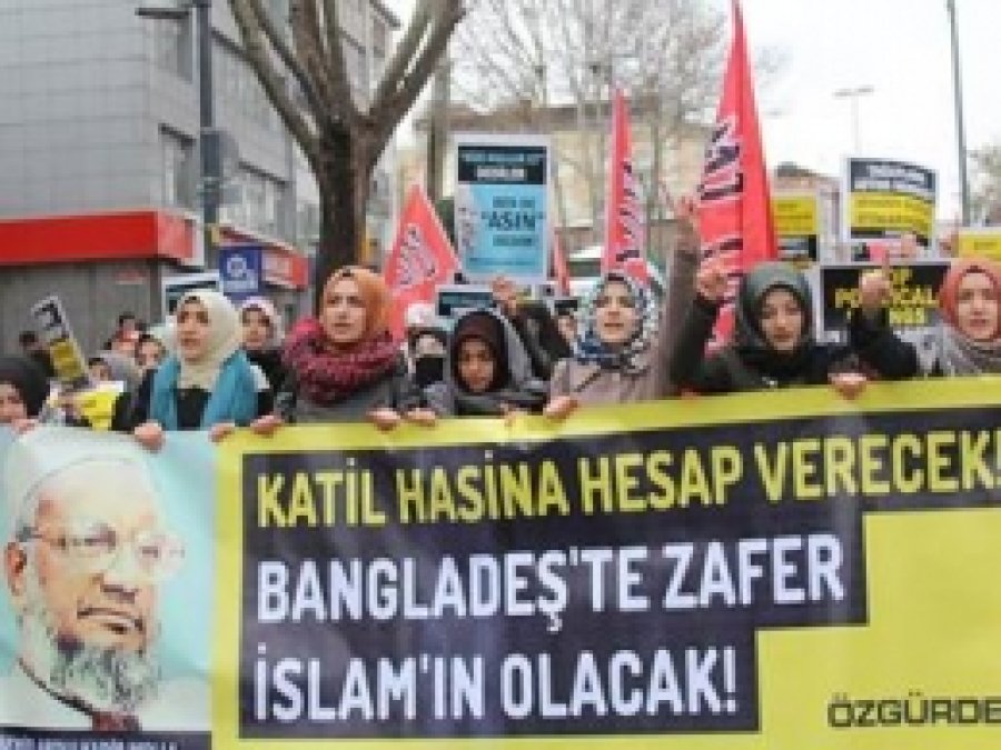 Müslümanlar, Şehit Molla İçin Toplandı