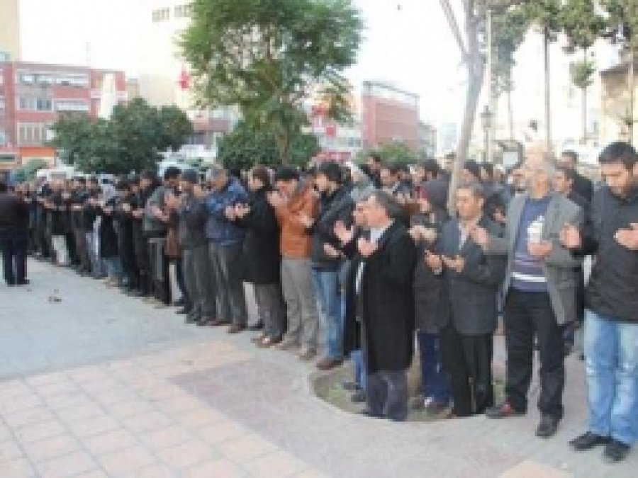 Molla İçin Adana'da Gıyabi Cenaze Namazı Kılındı