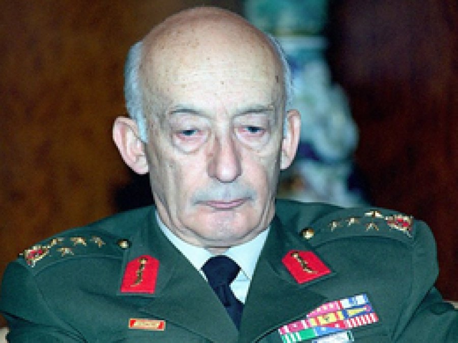 Emekli Orgeneral Teoman Koman Öldü