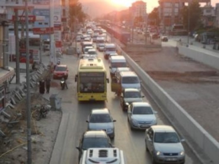 Trafik Tıkanıklığı Sürücüleri Çileden Çıkardı