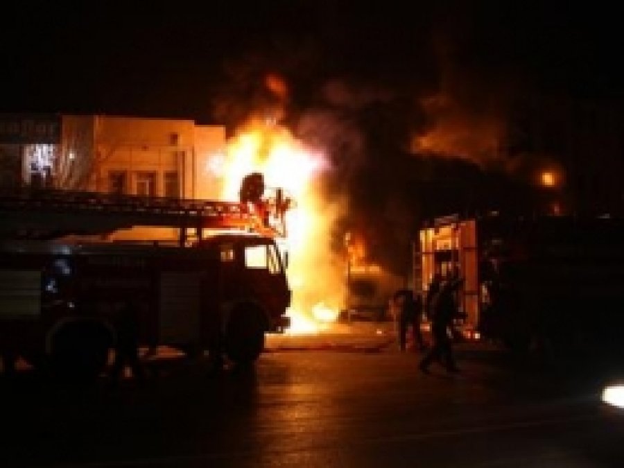 Mersin'de Mahalleliyi Korkutan Yangın