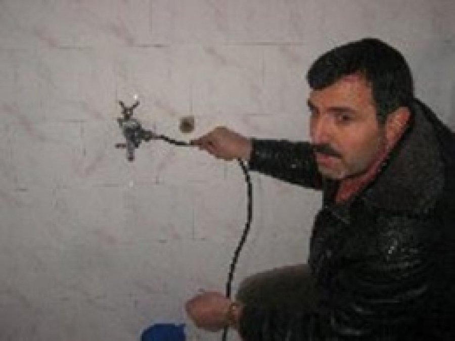 Soğuk Hava Su Şebekesini Dondurdu  